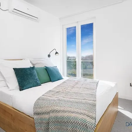 Maris Apartment *