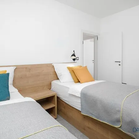Maris Apartment *