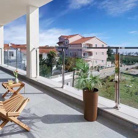 Maris Apartment *